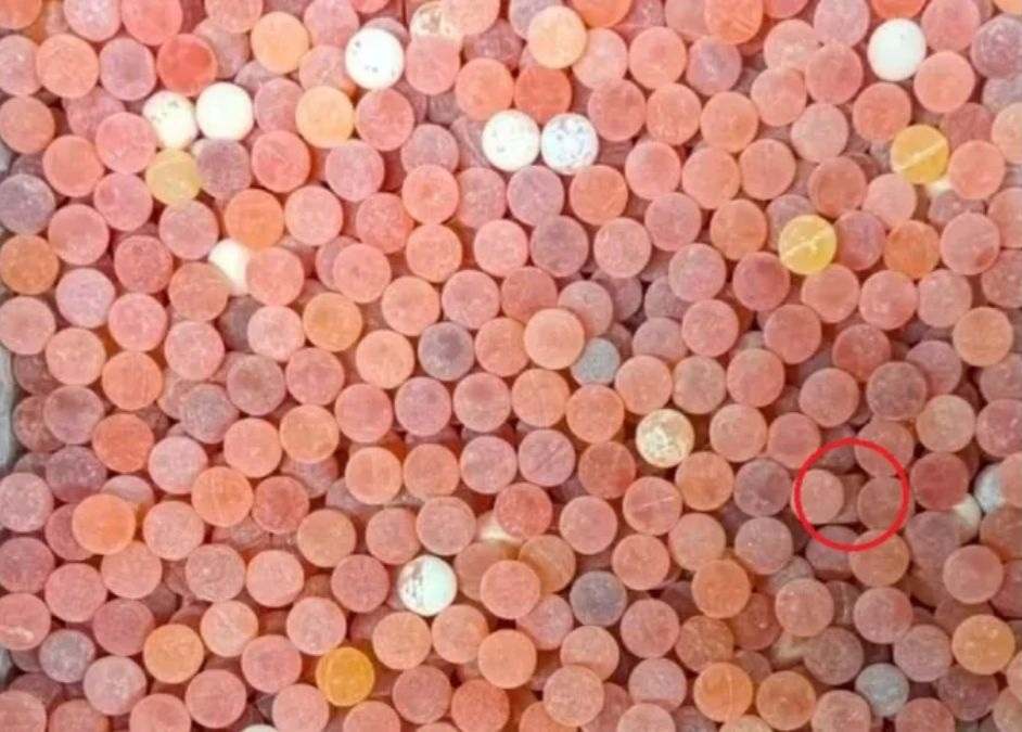 Ανήκετε στο 1% με μάτια αγκίστρια που πιάνουν τα πάντα; Εντοπίστε τον κύβο ανάμεσα στις καραμέλες σε 15 δευτερόλεπτα!