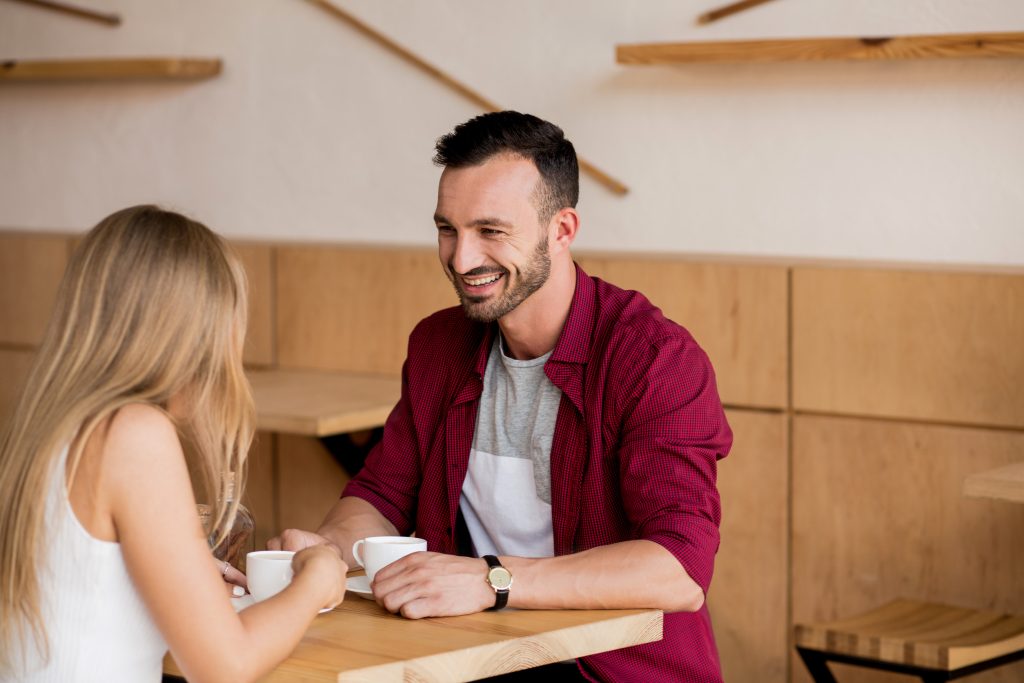 Πρώτες γνωριμίες: 7 tips για να εντυπωσιάσετε μέσα σε λίγα λεπτά