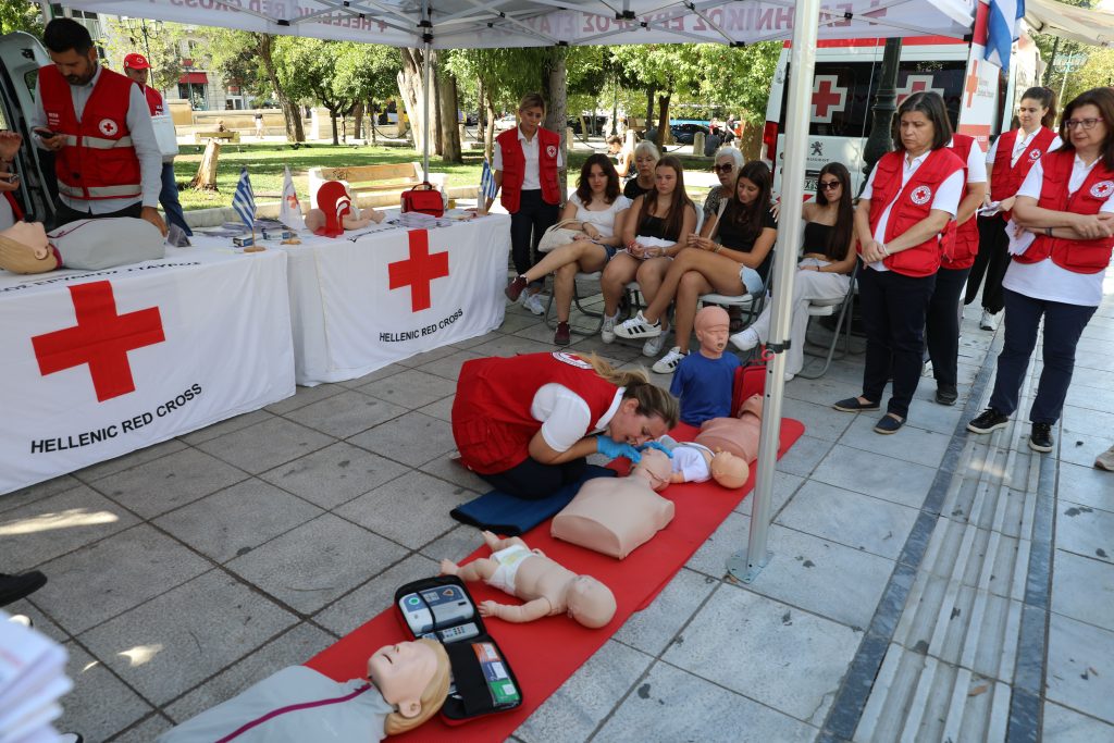 Δωρεάν επιδείξεις και εκπαίδευση στις πρώτες βοήθειες από τον ΕΕΣ