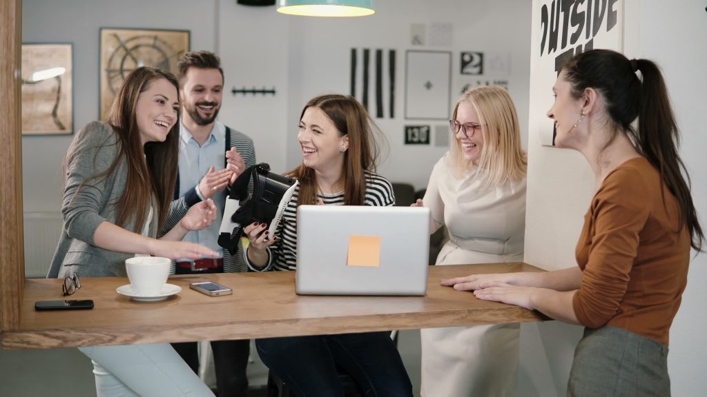 5 φράσεις που χρησιμοποιούν οι Φινλανδοί στη δουλειά και τους κάνουν τους πιο ευτυχισμένους στον κόσμο