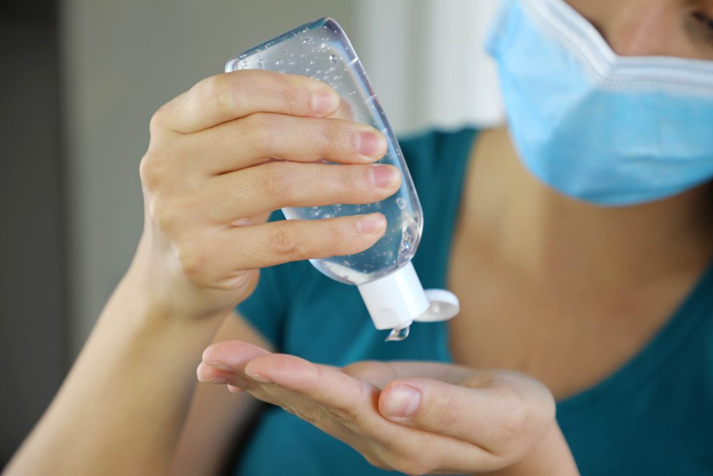 Τα απολυμαντικά χεριών συνδέονται με καρκίνο; Υπό εξέταση η αιθανόλη από την ΕΕ