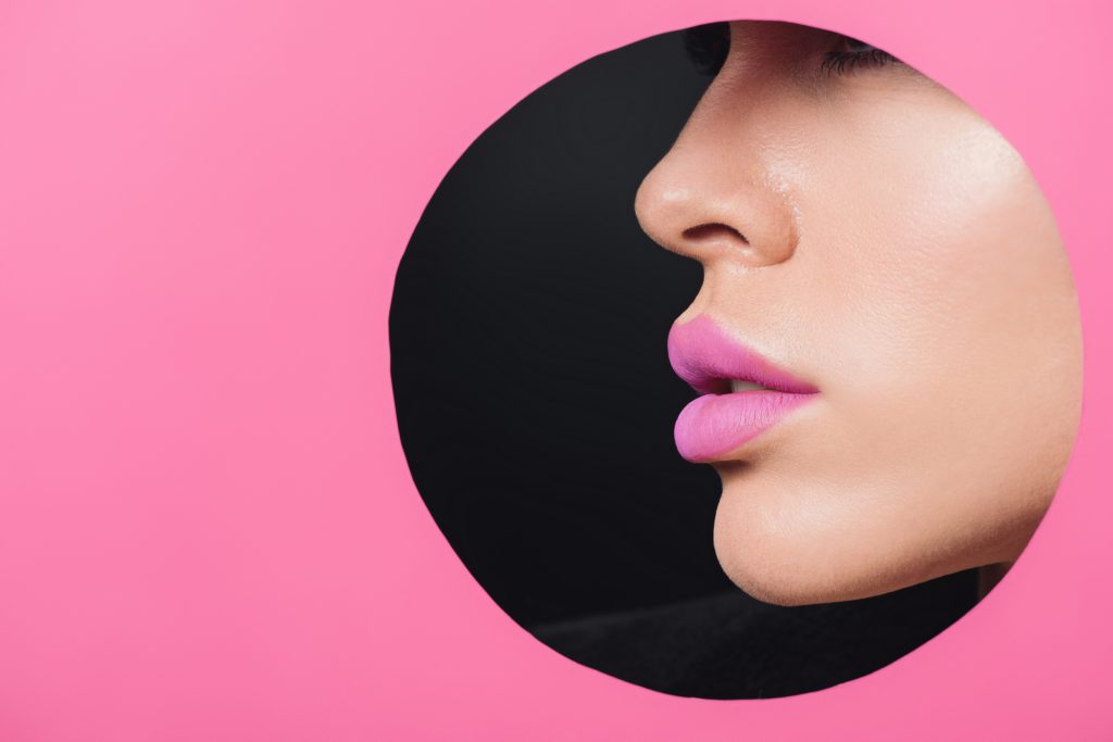Lip Lift: Η μόνιμη λύση για πιο νεανικά και σαρκώδη χείλη χωρίς fillers