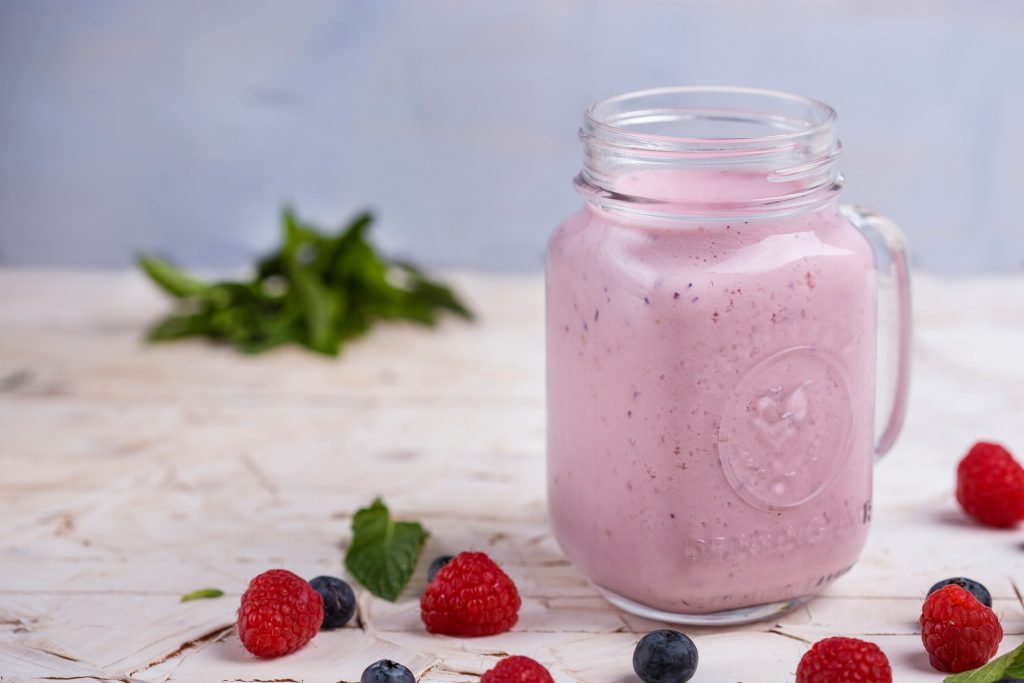 Smoothie με μούρα και κεφίρ για γερά οστά