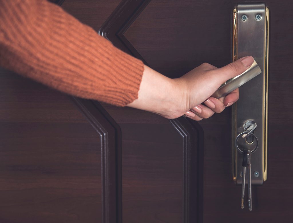 Γιατί σας πιάνει ξαφνικά η ανάγκη να πάτε τουαλέτα μόλις φτάσετε σπίτι; Ειδικός του Cleveland απαντά