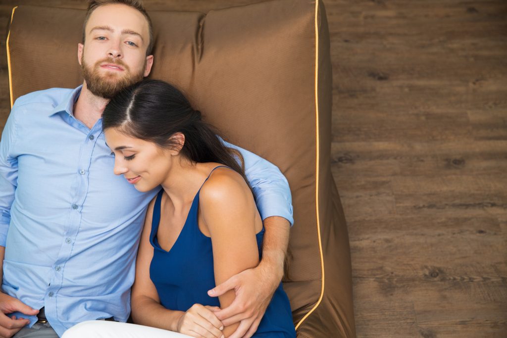 Ο ύπουλος τρόπος που χρησιμοποιούν οι ψυχοπαθείς τις αγκαλιές για να ελέγχουν τους συντρόφους τους