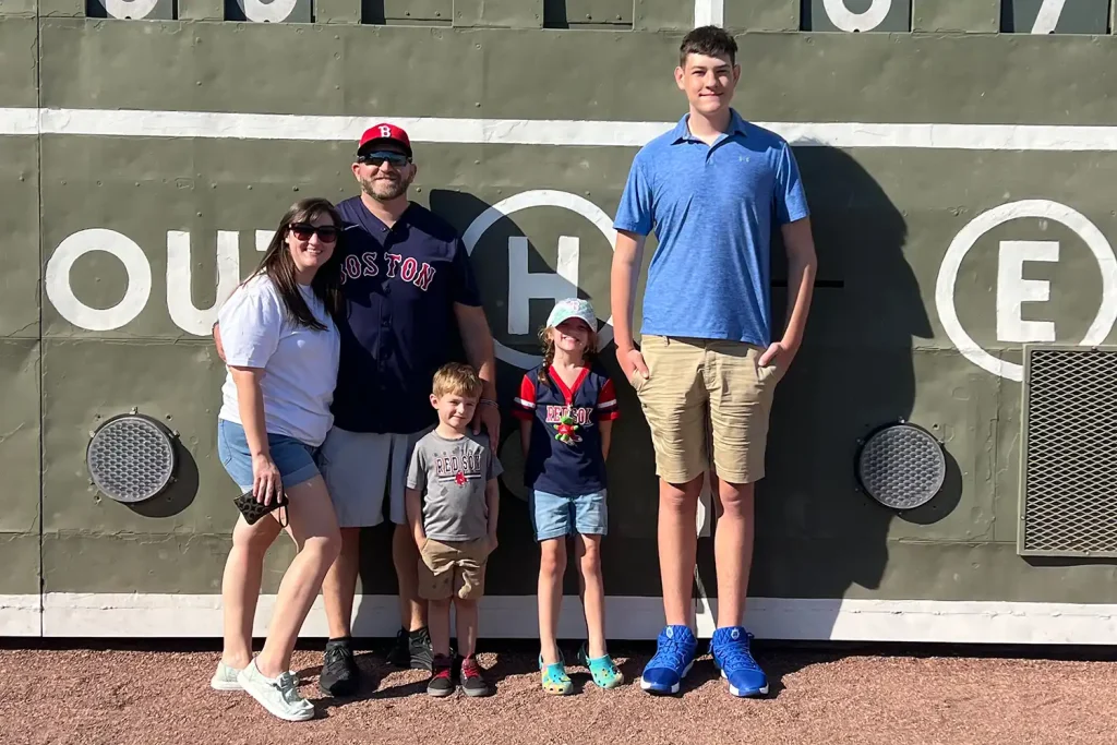 Έφηβος που πάσχει από γιγαντισμό δεν σταματά να ψηλώνει: «Είμαι 2,18 στα 15 μου και συνεχίζω»