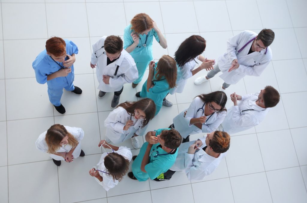 ΟΕΝΓΕ: Απαράδεκτη η κλήση σε προανάκριση των ψυχιάτρων των δημόσιων κλινικών της Αττικής