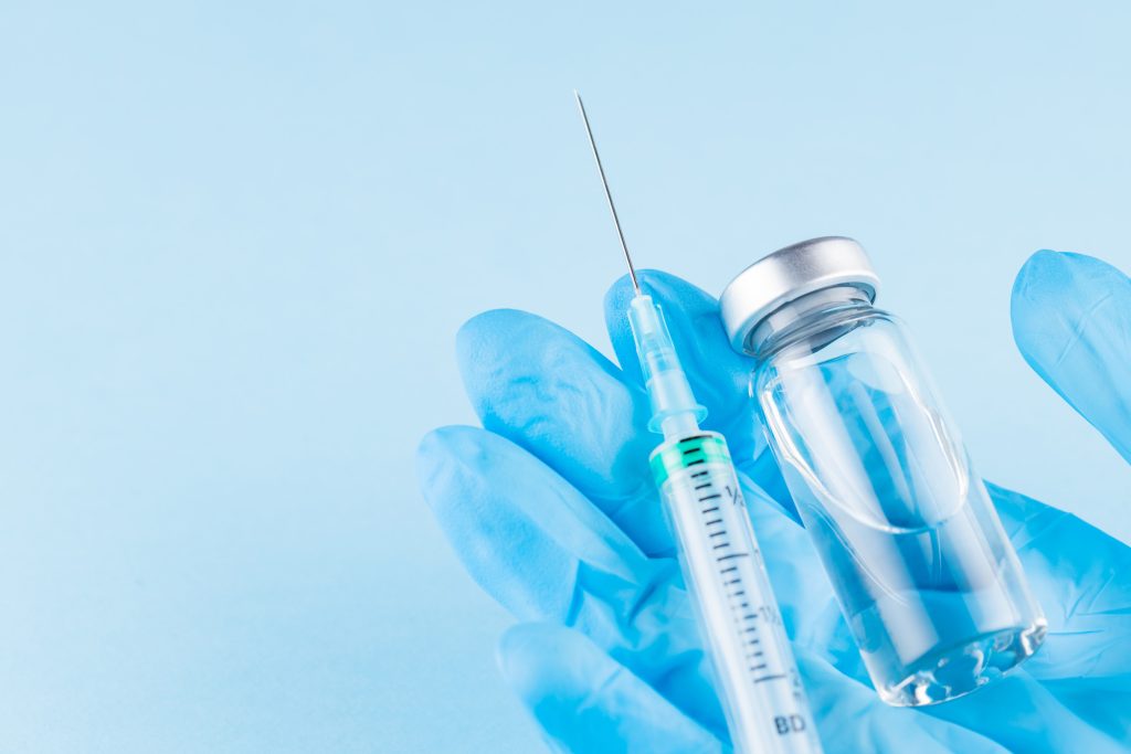 Γιατί τα εμβόλια «δουλεύουν» λιγότερο στους ηλικιωμένους-πρωτοποριακή μελέτη