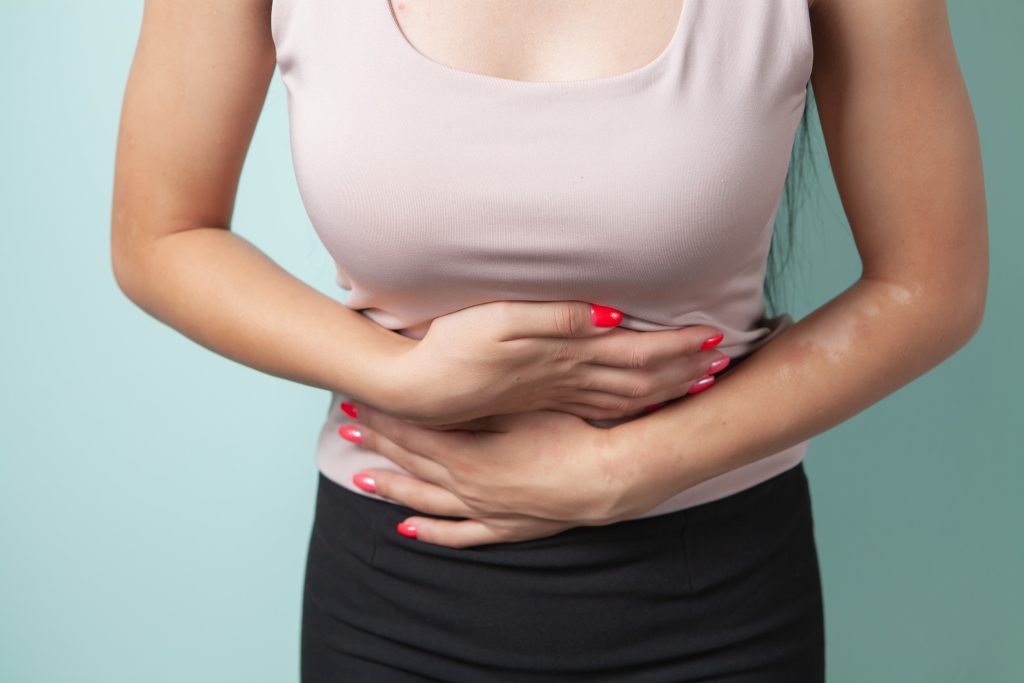 Φούσκωμα και αέρια: Μπορεί να μην οφείλονται στη διατροφή – Οι 5 βασικές αιτίες, σύμφωνα με ειδικό