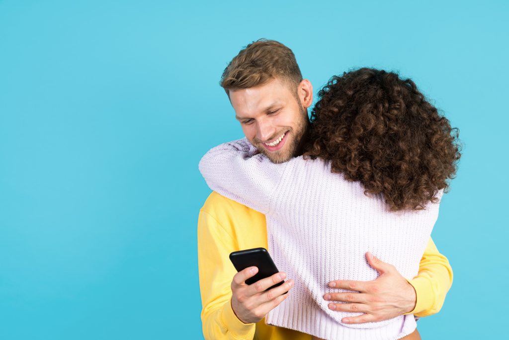 Το μυστικό κόλπο του iPhone που μπορεί να δείξει αν έχετε έναν άπιστο σύντροφο