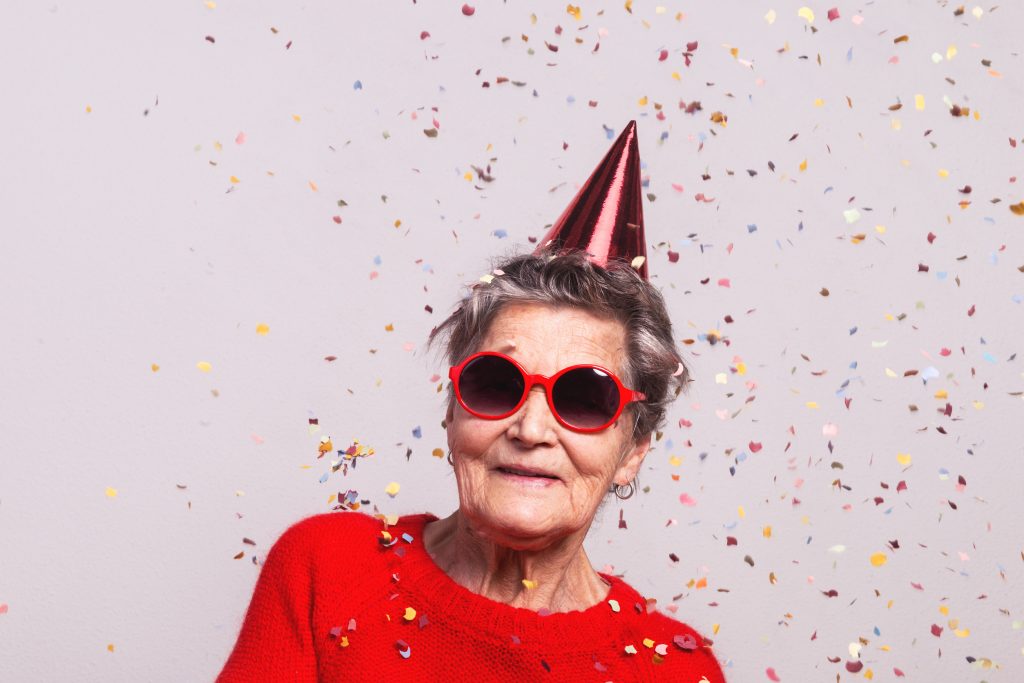 Μακροζωία: 5 πράγματα που κάνουν όσοι έχουν ξεπεράσει τα 100, σύμφωνα με μελέτη