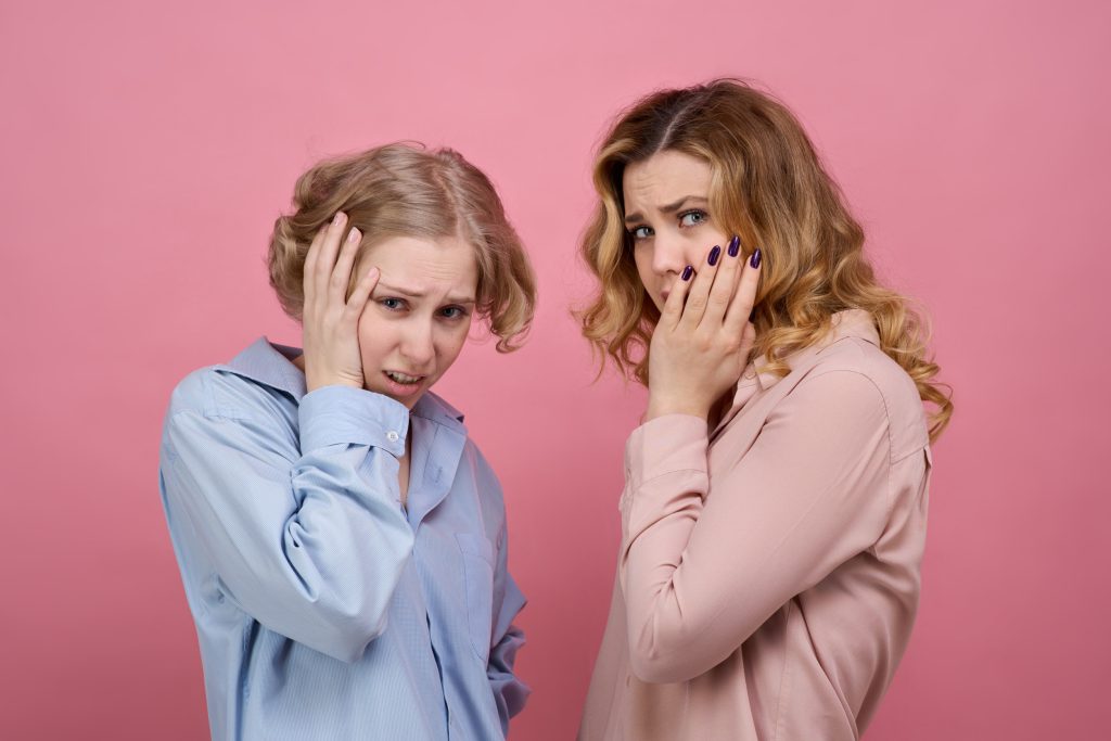 Γιατί οι ελεύθερες millennials τα έχουν βάλει με τις παντρεμένες φίλες τους – «Γίνονται εγωκεντρικές μετά τον γάμο»