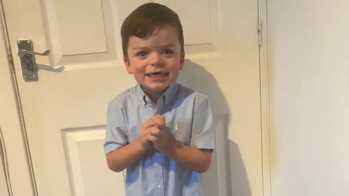 Αγόρι 4 ετών διαγνώστηκε με παιδική άνοια: «Δεν θα ακούσω ποτέ τη φωνή του» λέει η μητέρα του