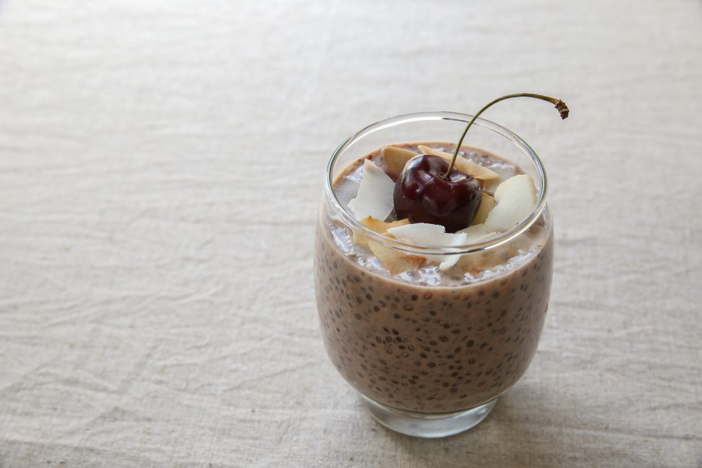 Πουτίγκα σπόρων chia με φυστικοβούτυρο και σοκολάτα, πλούσια σε πρωτεΐνη