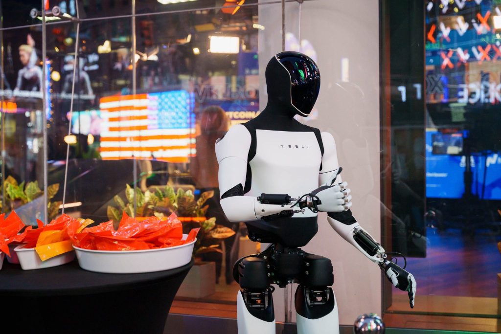 Μπορεί το ρομπότ του Elon Musk να αντικαταστήσει τους χειρουργούς; Νευροχειρουργός απαντά