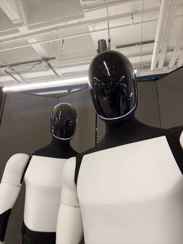 Μπορεί το ρομπότ του Elon Musk να αντικαταστήσει τους χειρουργούς; Νευροχειρουργός απαντά