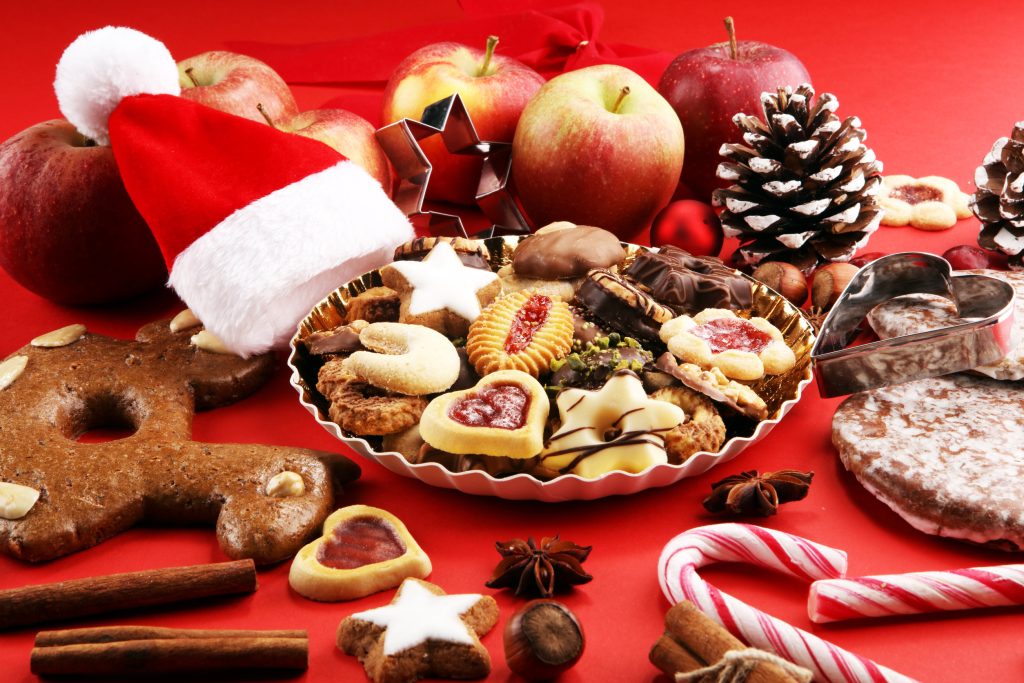 Φάγατε πολλά γλυκά και λιπαρά χθες στο γιορτινό τραπέζι; Δείτε τι προτείνουν οι διατροφολόγοι να κάνετε σήμερα
