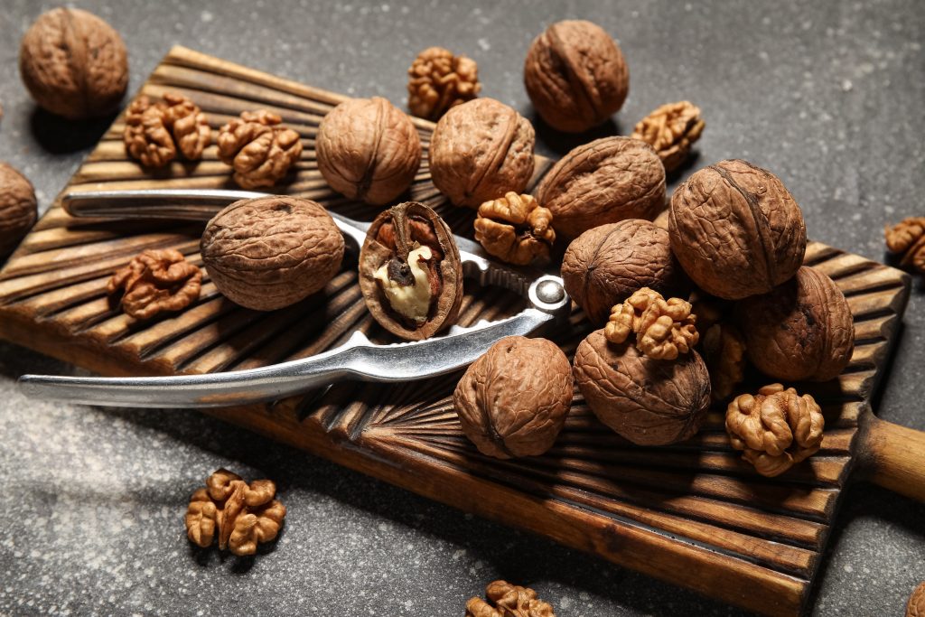 Ο καρπός από το δένδρο των μαγισσών που μπορεί να προστατεύσει την καρδιά και να ενισχύσει τον εγκέφαλο