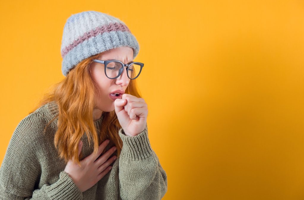 Γρίπη και ιώσεις: Πώς να μειώσετε τον κίνδυνο να κολλήσετε, σύμφωνα με τη Mayo Clinic