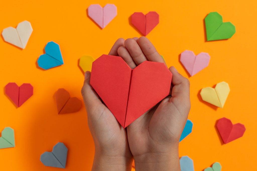 Έχετε πραγματικά μεγάλη καρδιά; 10 χαρακτηριστικά όσων έχουν καλοσύνη