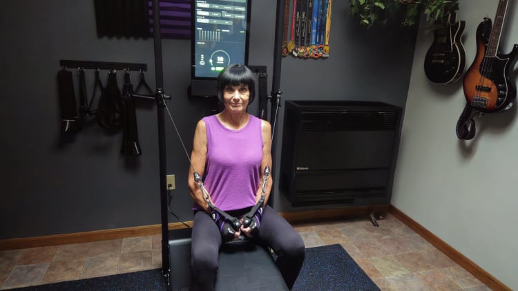 «Είμαι 66 ετών και όσο μεγαλώνω νιώθω νεότερη» – Ποια είναι η προπόνηση που αύξησε τη μυϊκή και οστική της μάζα