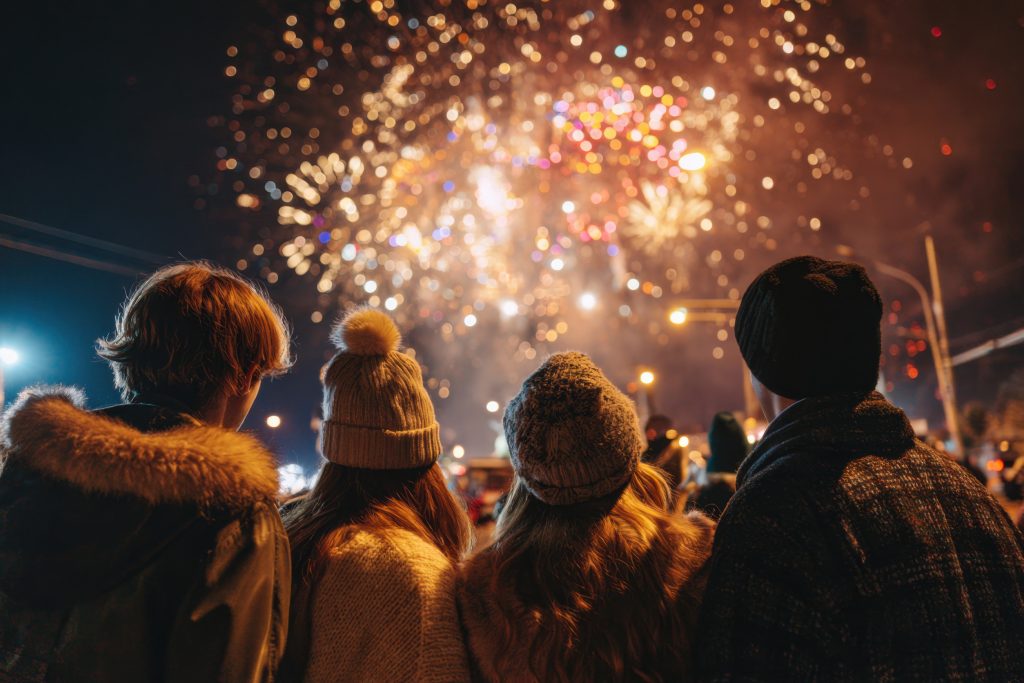 Τα ομορφότερα πρωτοχρονιάτικα έθιμα για καλή τύχη το 2026