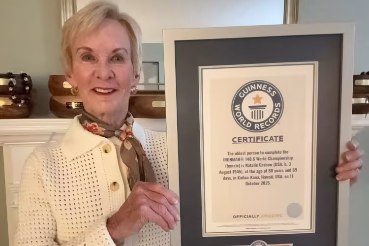 Στα 80 της σπάει όλα τα ρεκόρ στο fitness – Ποια είναι η καθημερινή ρουτίνα της σούπερ-γιαγιάς;