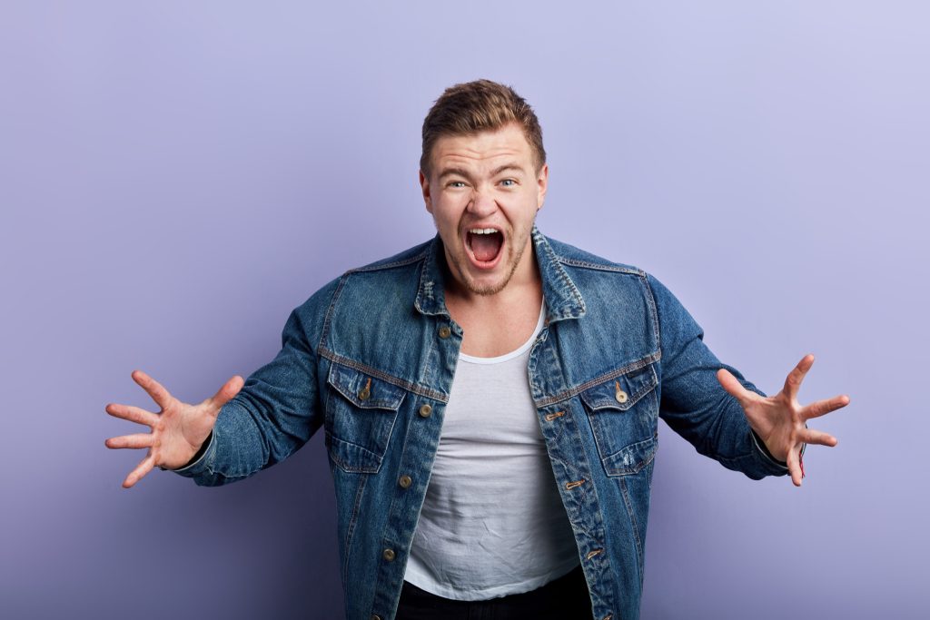 Συνηθίζετε να βρίζετε όταν πιέζεστε; Γιατί μπορεί να σας κάνει πιο δυνατούς σύμφωνα με μελέτη