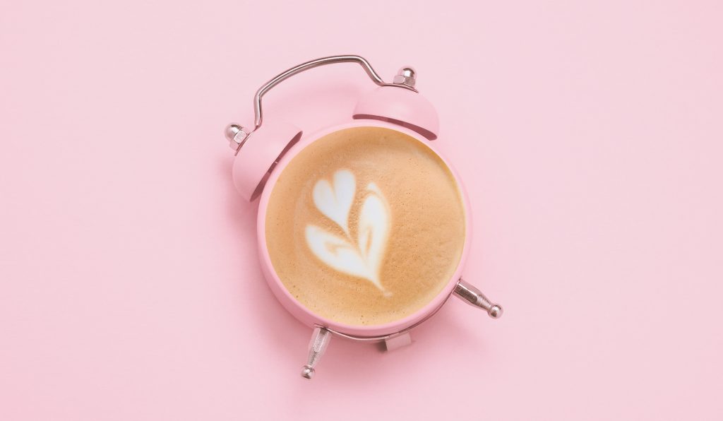 Γιατί ξυπνάμε λίγα λεπτά πριν χτυπήσει το ξυπνητήρι; Οι επιστήμονες έδωσαν απάντηση