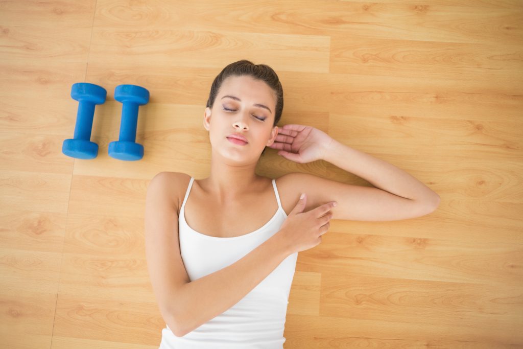 Άσκηση ή περισσότερος ύπνος: Τι είναι πιο σημαντικό για την υγεία όταν δεν έχετε χρόνο και για τα δύο;