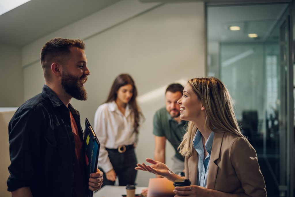Γιατί πρέπει να ζητάμε χάρες; Ποιο είναι το φαινόμενο Ben Franklin που κάνει τους άλλους να μας συμπαθούν