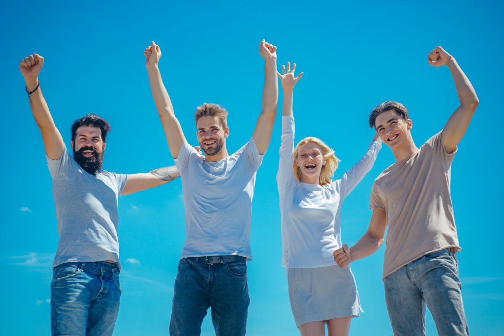 Τα 8 πράγματα που κάνουν οι πιο ευτυχισμένοι άνθρωποι για να νιώθουν πάντα νέοι