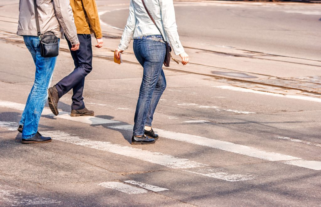 Η αλλαγή στο περπάτημα που μπορεί να είναι ένδειξη άνοιας