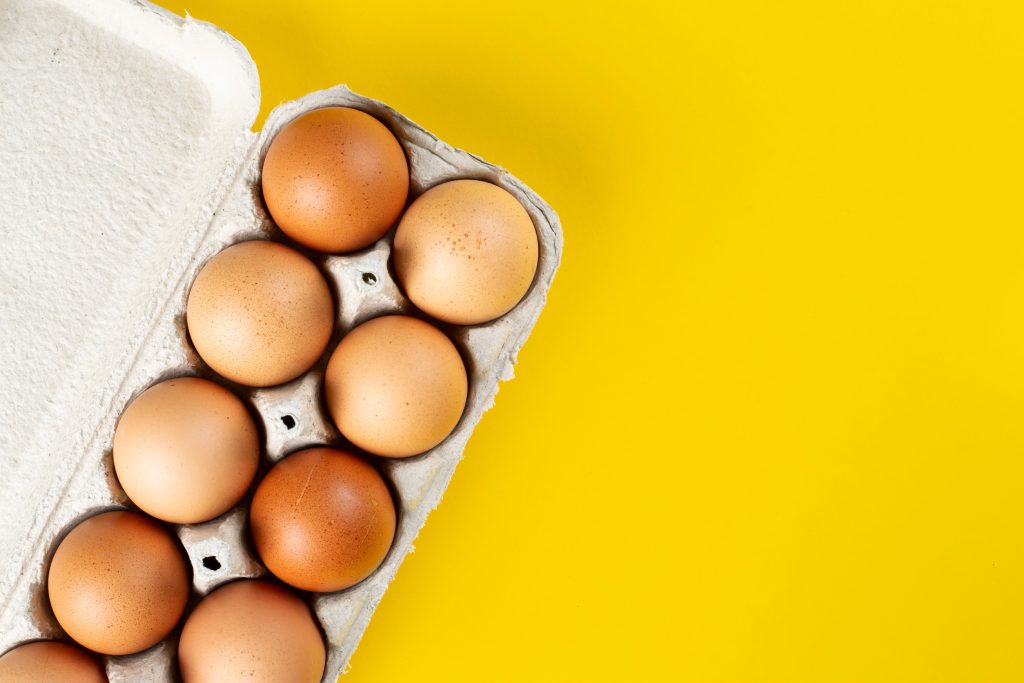 Πόσα αυγά μπορούμε να τρώμε; Πώς επηρεάζουν τη χοληστερίνη και την καρδιά, σύμφωνα με ειδικό του Cleveland