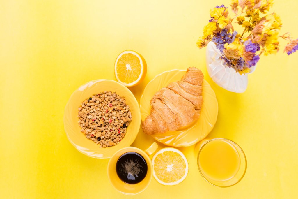 Η πρωινή συνήθεια που μπορεί να αυξήσει απότομα τη χοληστερίνη σας – Πώς θα προφυλαχτείτε