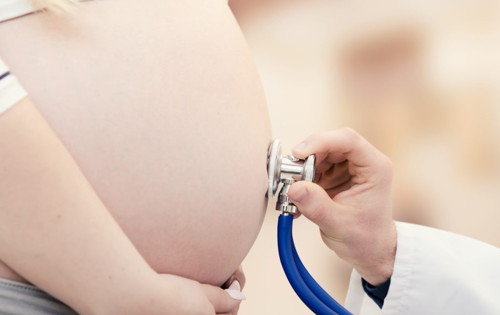 Πώς επηρεάζει η ηλικία την υγεία της εγκυμοσύνης;