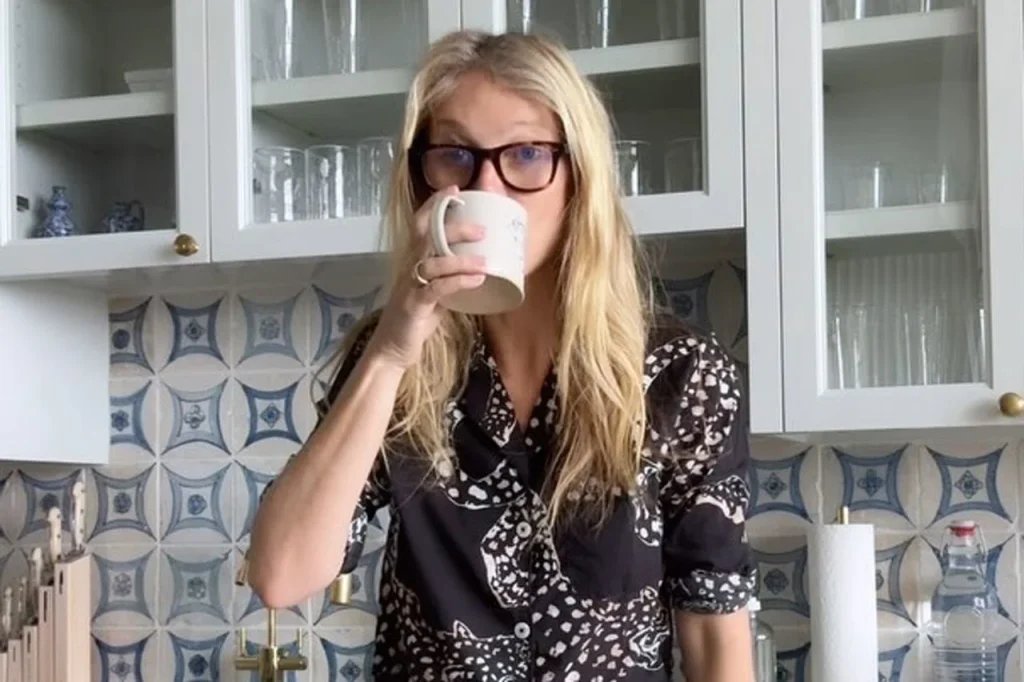 Γκουίνεθ Πάλτροου: «Δεν πίνω μόνο ζωμό από κόκαλα» – Τι άλλο προτιμά για να διατηρείται νέα και υγιής μετά τα 50