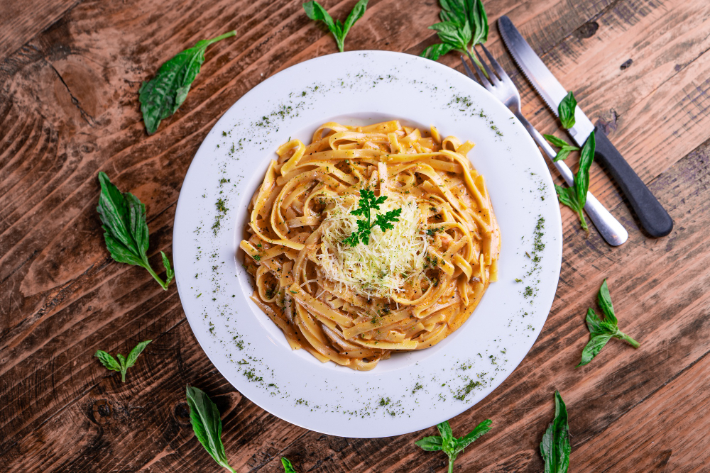 Μακαρονάδα με τυρί: Το μυστικό που δεν σας είπε κανείς για να γίνει πεντανόστιμη και κρεμώδης