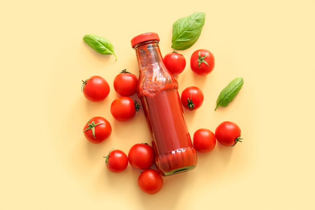 Πόσο καιρό διατηρείται η έτοιμη σάλτσα ντομάτας ανοιχτή στο ψυγείο  – Πότε να την πετάξετε επειγόντως