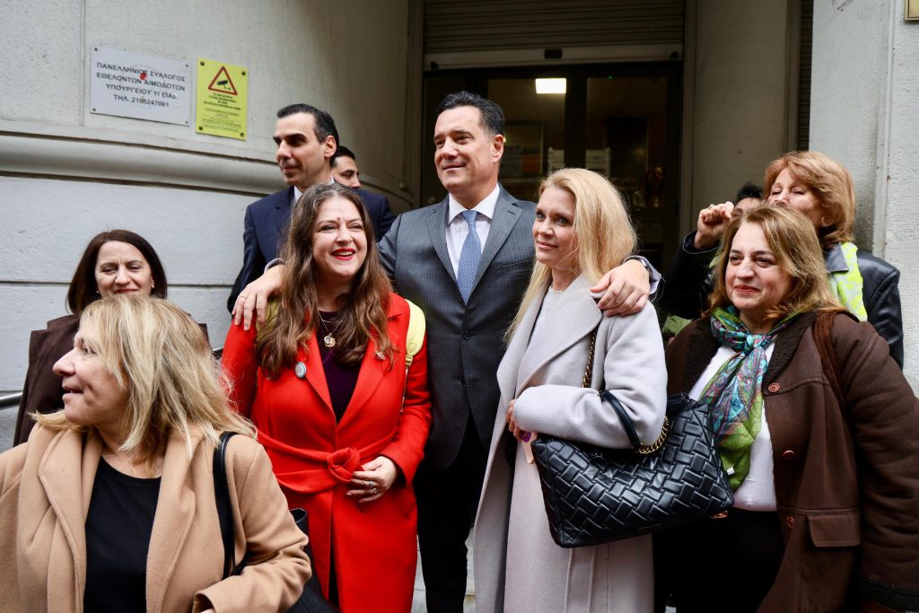 Άδωνις Γεωργιάδης: Δεν πρόκειται να βγει καθηκοντολόγιο χωρίς συμφωνία με το Σύλλογο Μαιών-Μαιευτών