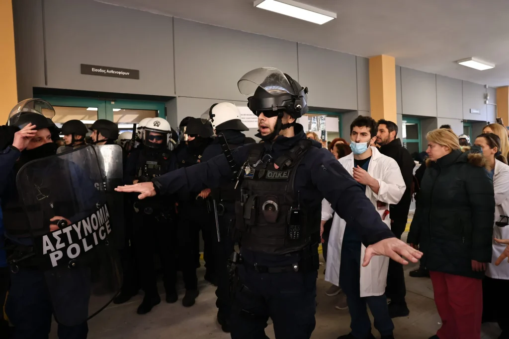 Ένταση στο Νοσοκομείο Νίκαιας-Άδωνις Γεωργιάδης: «Κινδύνευσε η σωματική μου ακεραιότητα»