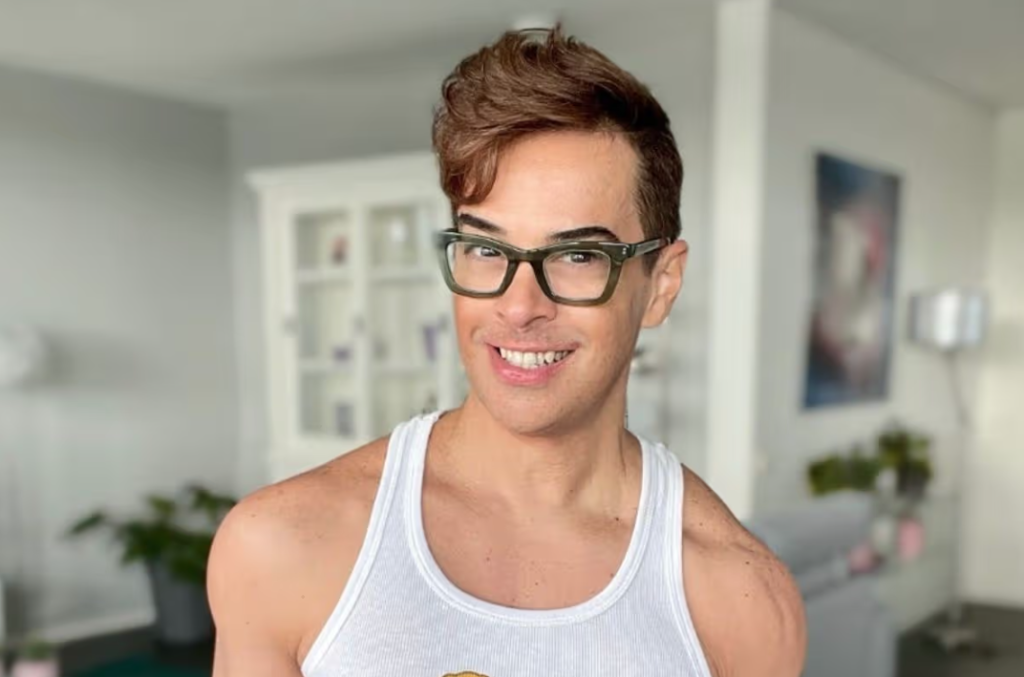 Άνδρας 59 ετών δείχνει δεκαετίες νεότερος με ένα απλό ρόφημα αντιγήρανσης – Τα τρία συστατικά που περιλαμβάνει