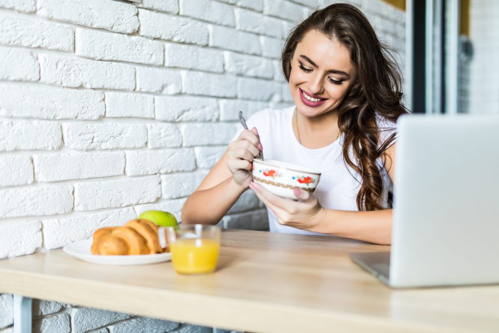 Χοληστερίνη: Το πρωινό που μπορεί να τη ρίξει κατά 10% μέσα σε 2 μέρες – Τι έδειξε μελέτη