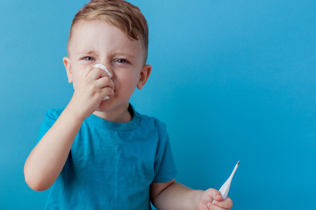 Δύο παιδιά με γρίπη στις ΜΕΘ – Συνεχίζεται η απειλή των εποχικών λοιμώξεων