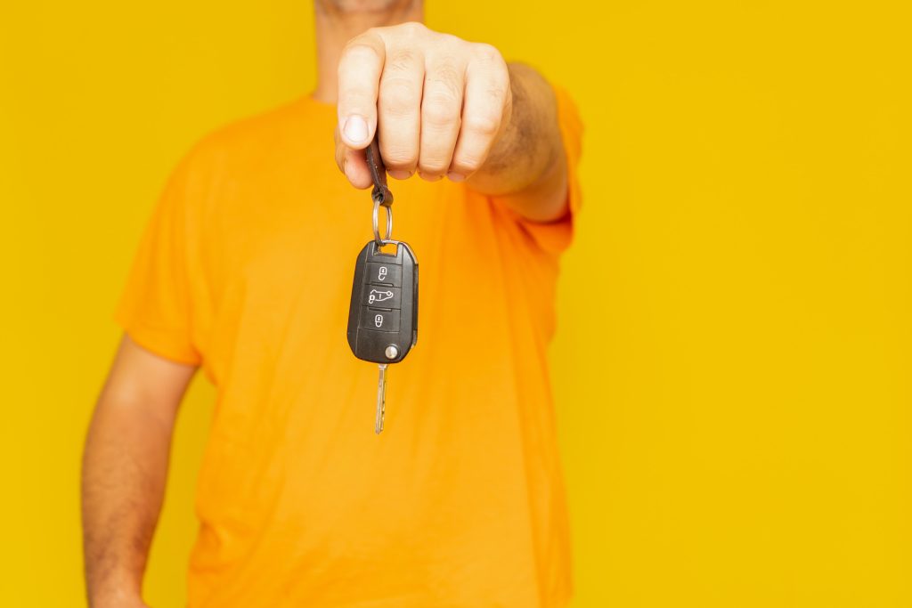 Γιατί πρέπει να βάζετε τα κλειδιά του αυτοκινήτου στον φούρνο μικροκυμάτων; Το ύπουλο κόλπο που χρησιμοποιούν οι ληστές