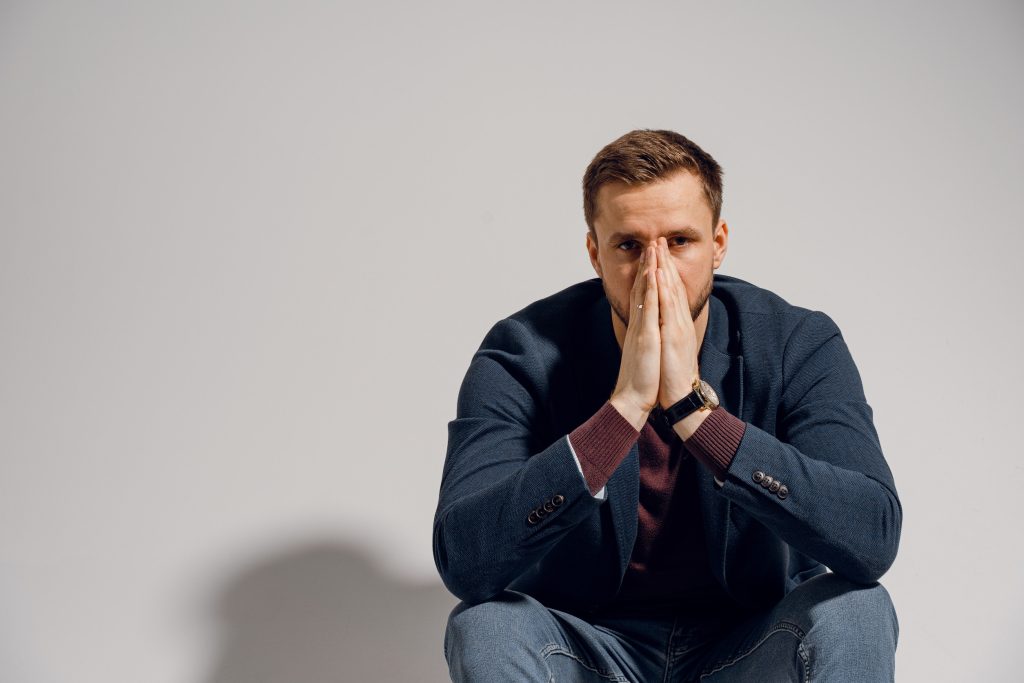 Νόσος Peyronie και κατάθλιψη: Η σιωπηρή πάθηση που διαταράσσει τη σεξουαλική ζωή και την ψυχολογία των ανδρών