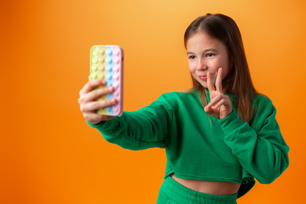 Διαδικτυακό challenge ωθεί τους νέους στην υπερβολική κατανάλωση παυσίπονων – Συναγερμός στην Ευρώπη