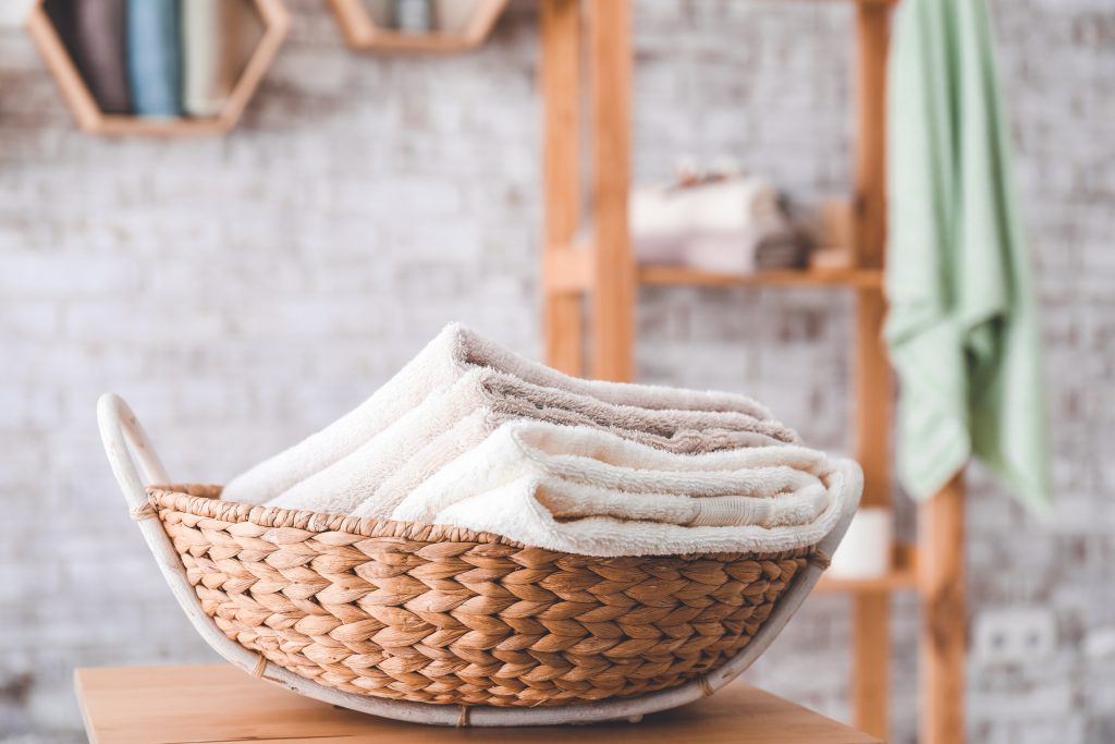 Μαλακτικό ρούχων: Το συχνό λάθος που καταστρέφει τις πετσέτες σας