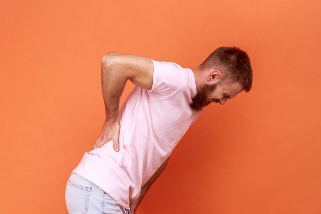 Πότε να πάω στον γιατρό για τον πόνο στη μέση; Ειδικός του Cleveland απαντά