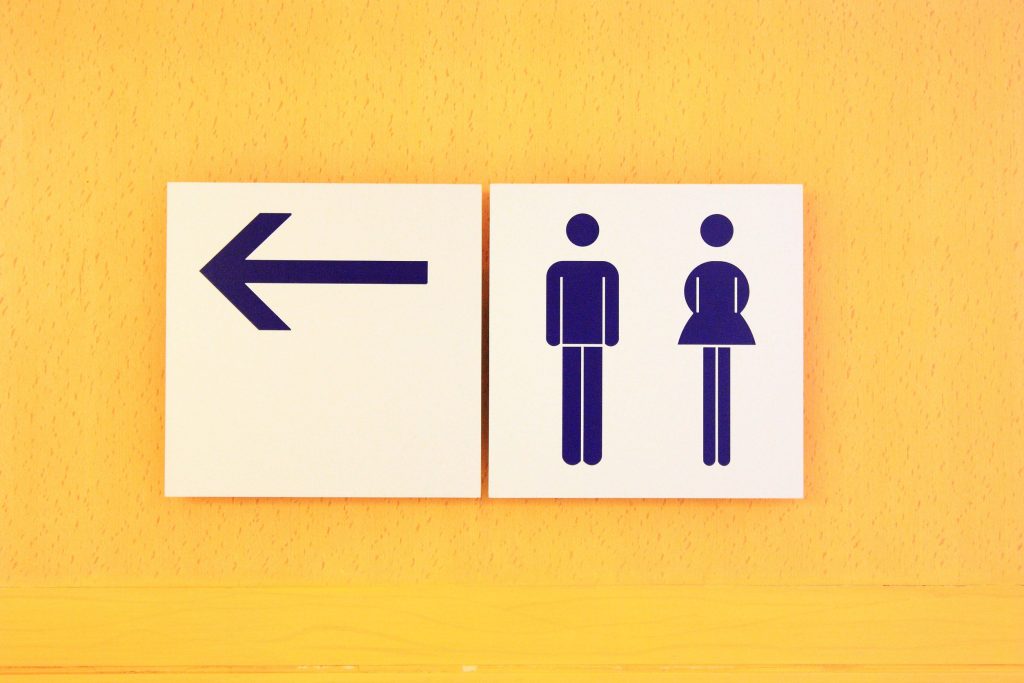 Το λάθος στην τουαλέτα που κάνετε κάθε μέρα και προκαλεί αιμορροΐδες, ερεθισμούς και μύκητες, σύμφωνα με ειδικό